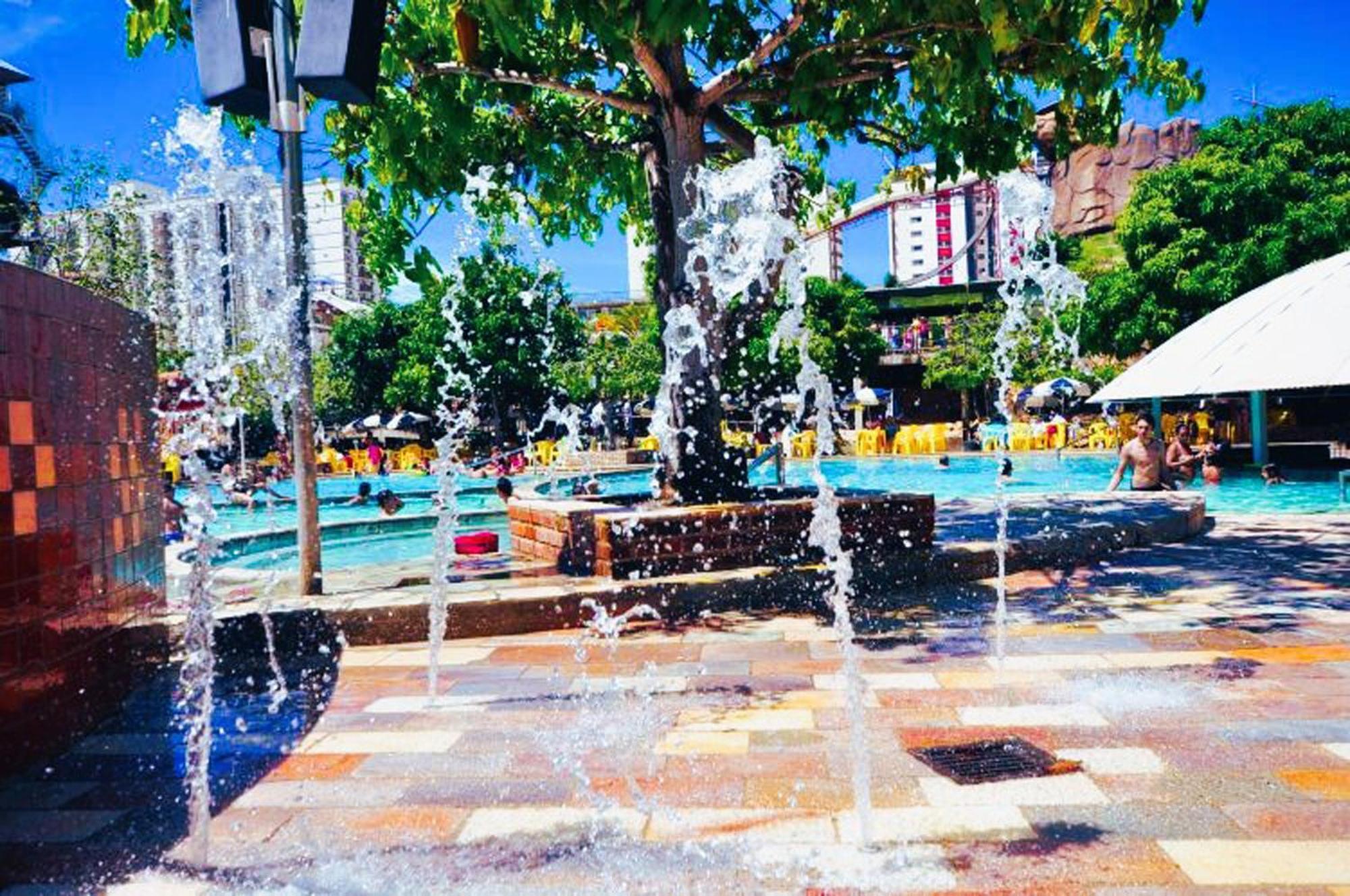 Piazza Diroma - Cortesia Park Diroma, Splash E Slide Caldas Novas Eksteriør billede